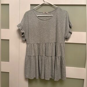 Francesca’s grey flowy shirt size small